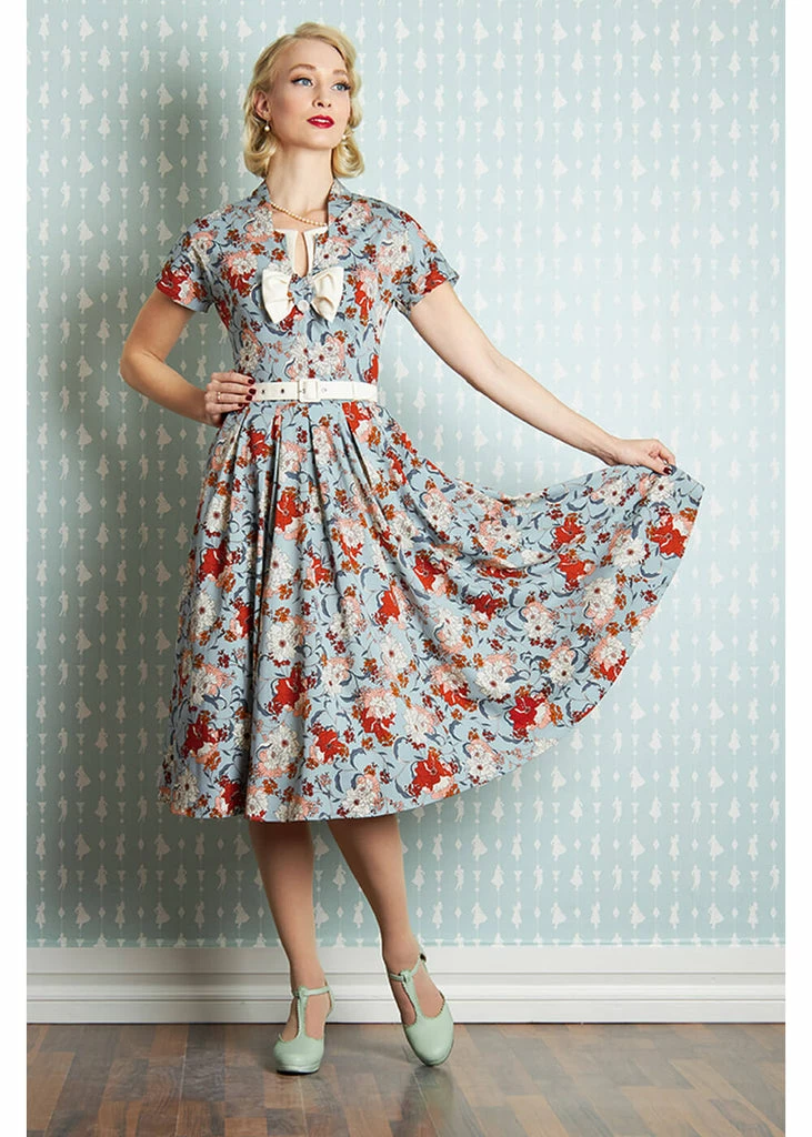 Miss Candyfloss Alessandra Regina Floral 50's Swing Dress Sky Blauw - Image 2